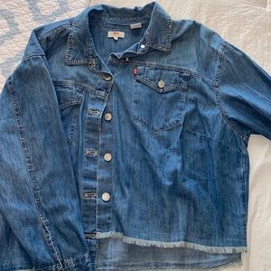 Levi’s Cropped Denim Button Up